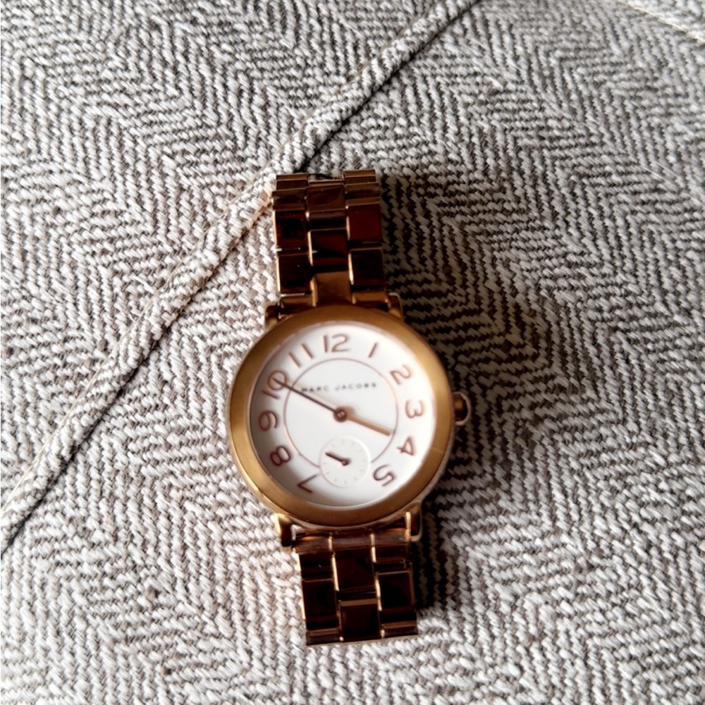 Marc Jacobs Rose Gold Timepiece with White Dial